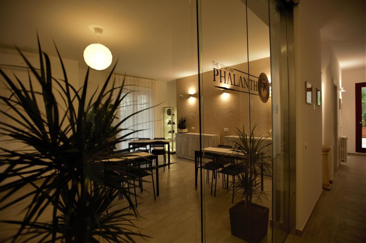 Phalanthos Taranto Bed & Breakfast Exterior photo
